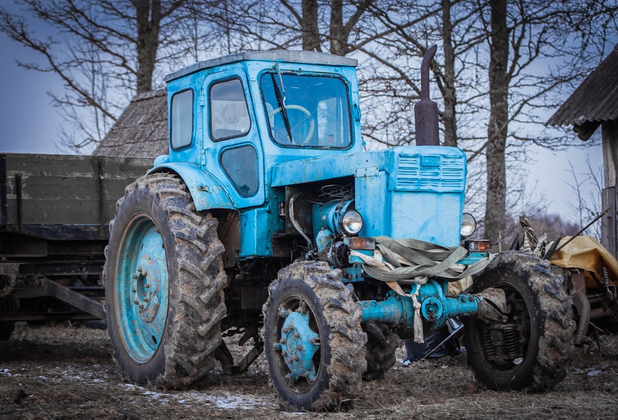 Photo salvage tractor auction