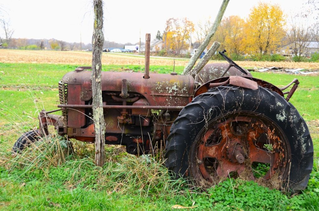 Photo antique tractor for sale