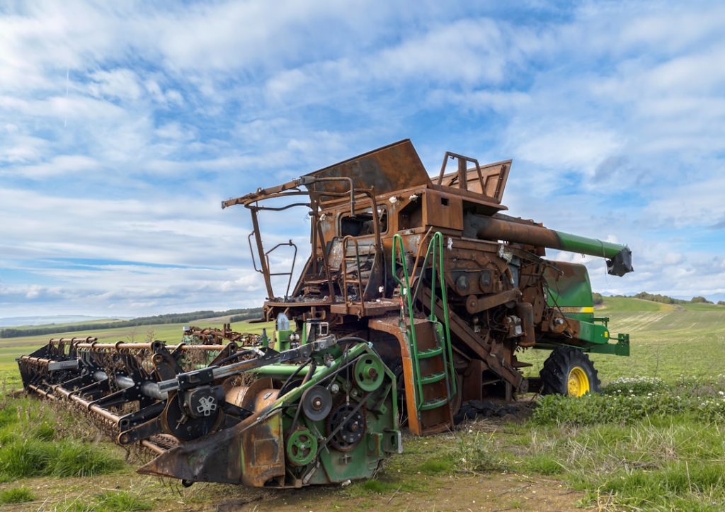 Photo farm machinery auctions