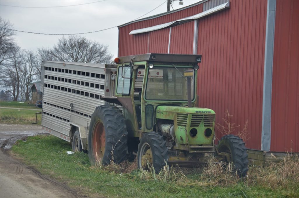 Photo farmer auctions online